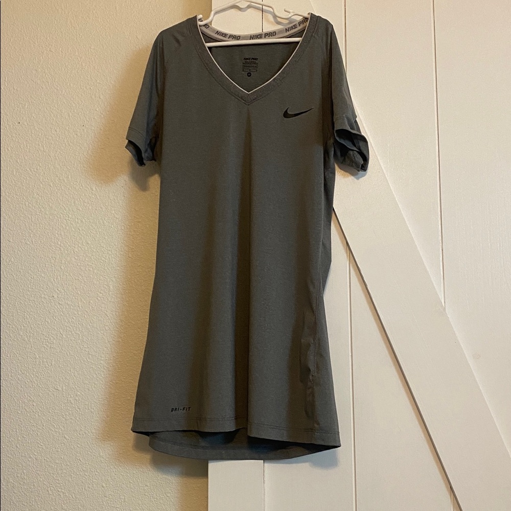 Women’s Gray Nike Pro V Neck Athletic Shirt Top Size Medium Short Sleeve T-shirt